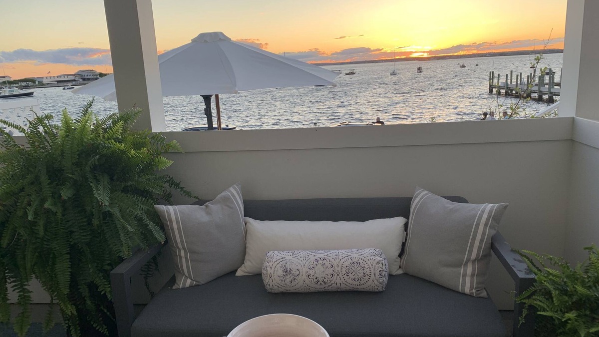 Watch Hill Historic District Condo | Exquisite yachts & sunsets, total elegance -2178718