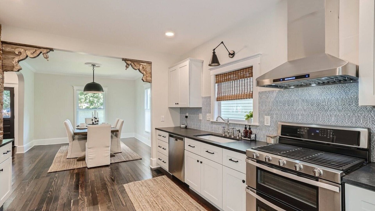 Longmont House | Exquisitely Restored Boulder County Victorian Cottage, c1906 🏡