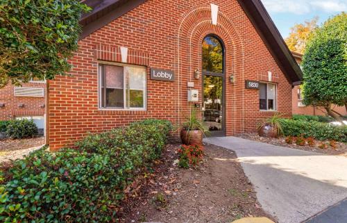Executive Park Hotel | Extended Stay America Select Suites - Charlotte - Tyvola Rd - Executive Park