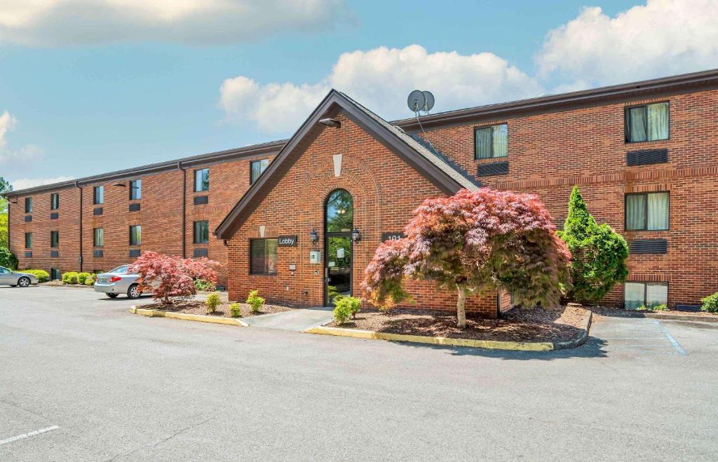 Crestline Heights Hotel | Extended Stay America Select Suites - Birmingham - Inverness
