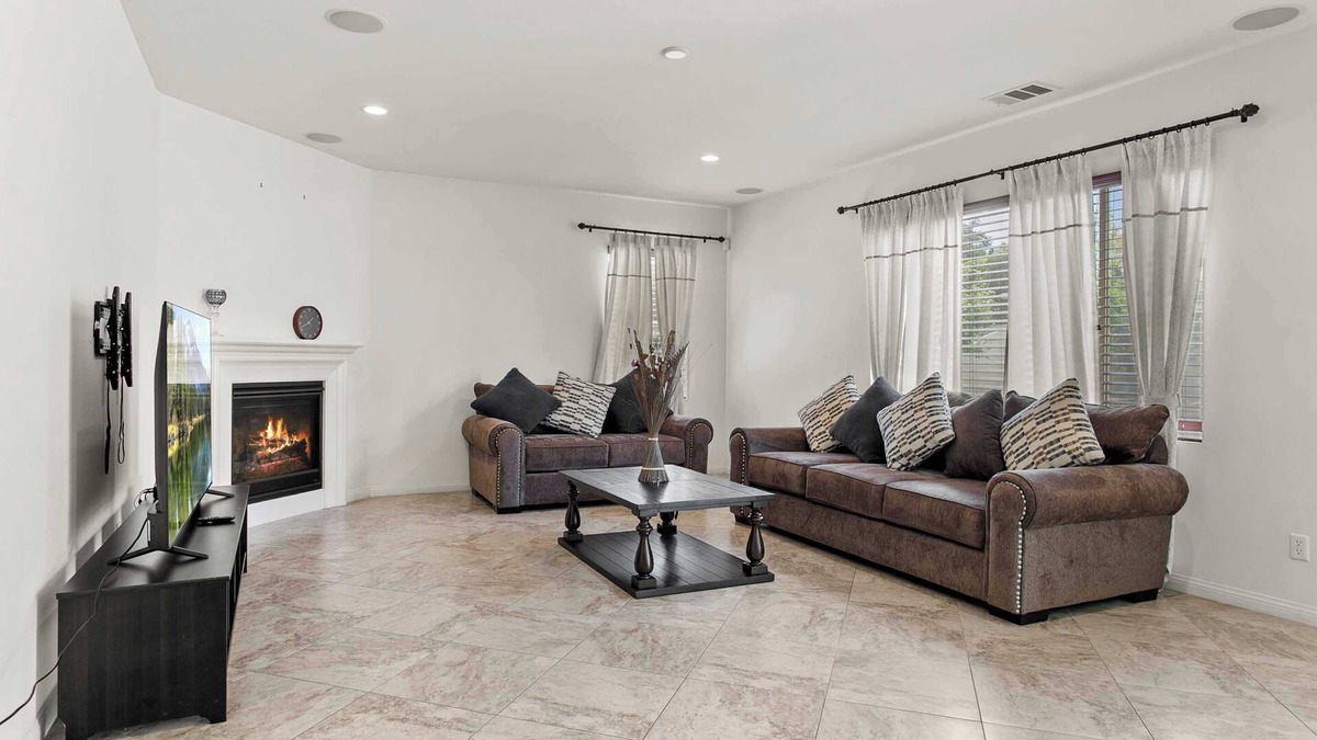 Chino House | Extended Stay Gem! Cozy 4B3B|15 Fwy|Flex Month-to-Month|WFH Choice #40938