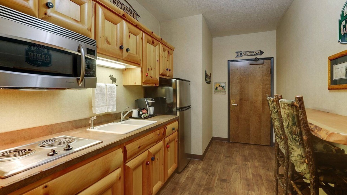 Johnston Hotel | Extended Stay King Suite Cottage, Stoney Creek Johnston, Free Hot Breakfast