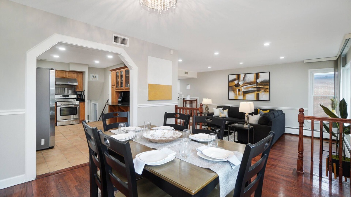 Lincolnwood House | Extended Stay Lincolnwood FHS Rental