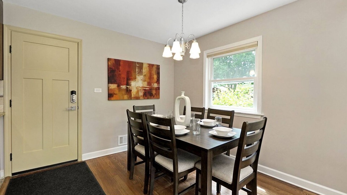 Arlington Heights House | Extended Stay Arlington Heights FHS Rental