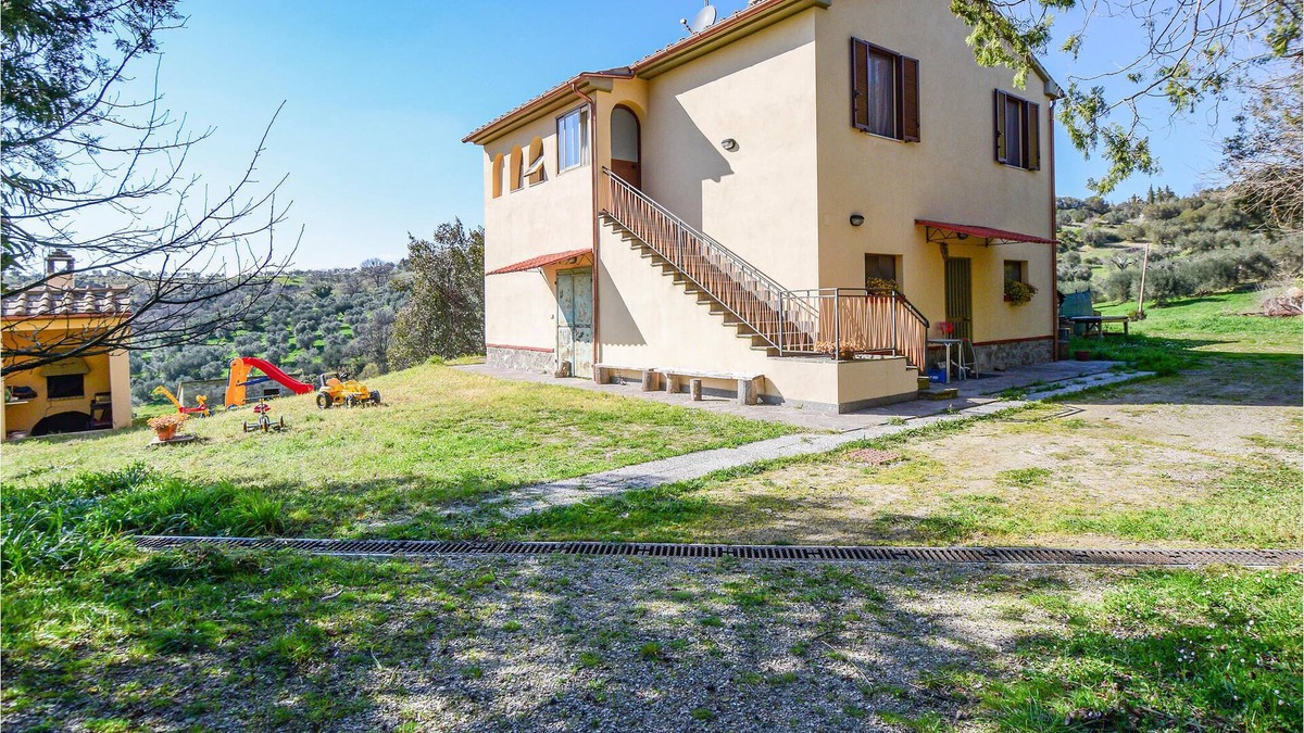 Cinigiano House | Extra child friendly furnished vacation home in Tuscany.