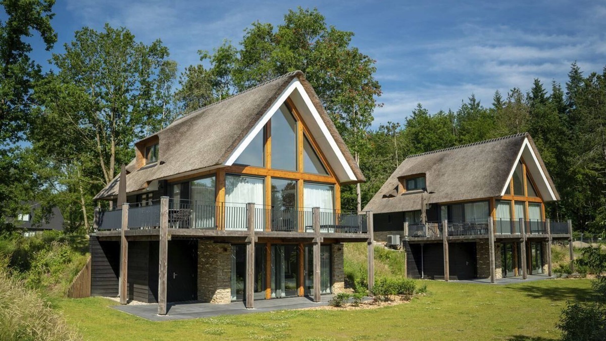 Exloo House | Extra luxury 10-person holiday cottage in the holiday park Landal PUUR Exloo