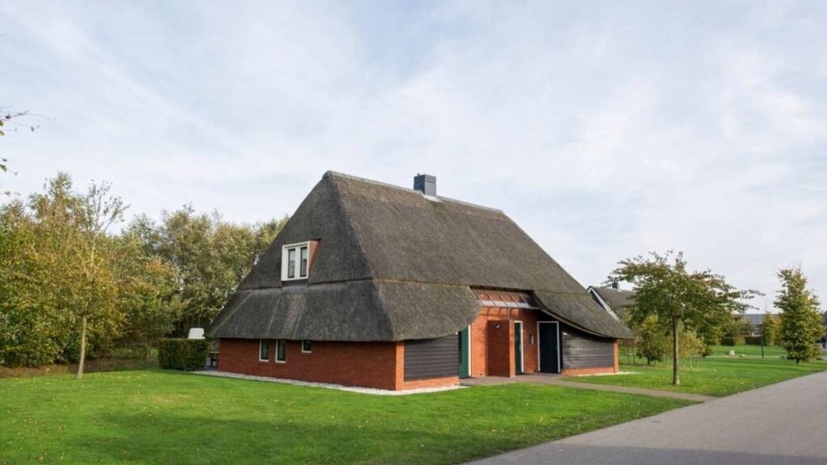 Nooitgedacht House | Extra luxury 4-person Wellnessfarmhouse in the holiday park Hof van Saksen