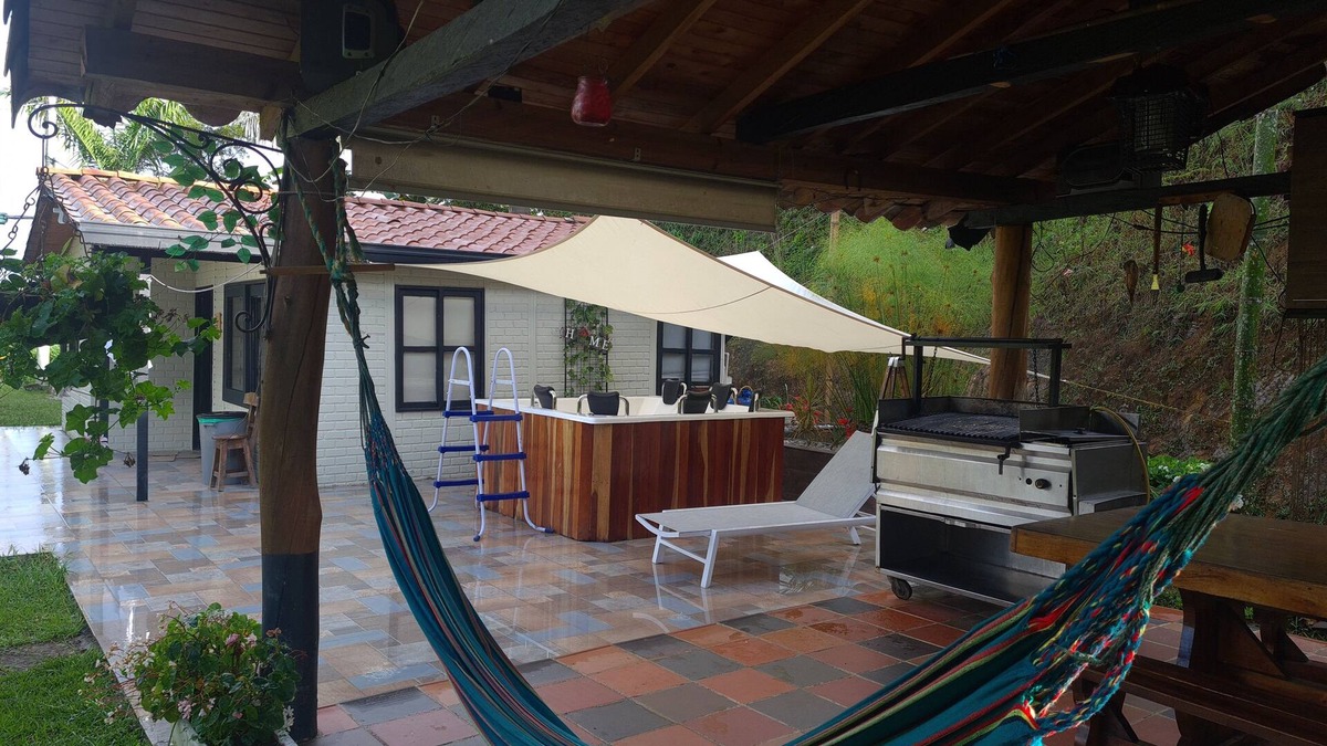 El Penol Cabin | Extraordinary Cabin well located with Jacuzzi Spa, for 6 people in El Peñol.