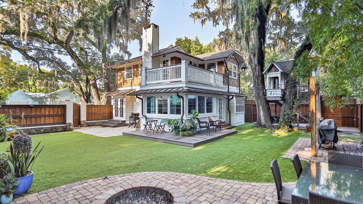 St. Augustine House | Extraordinary Old Florida home with designer interior & backyard treehouse