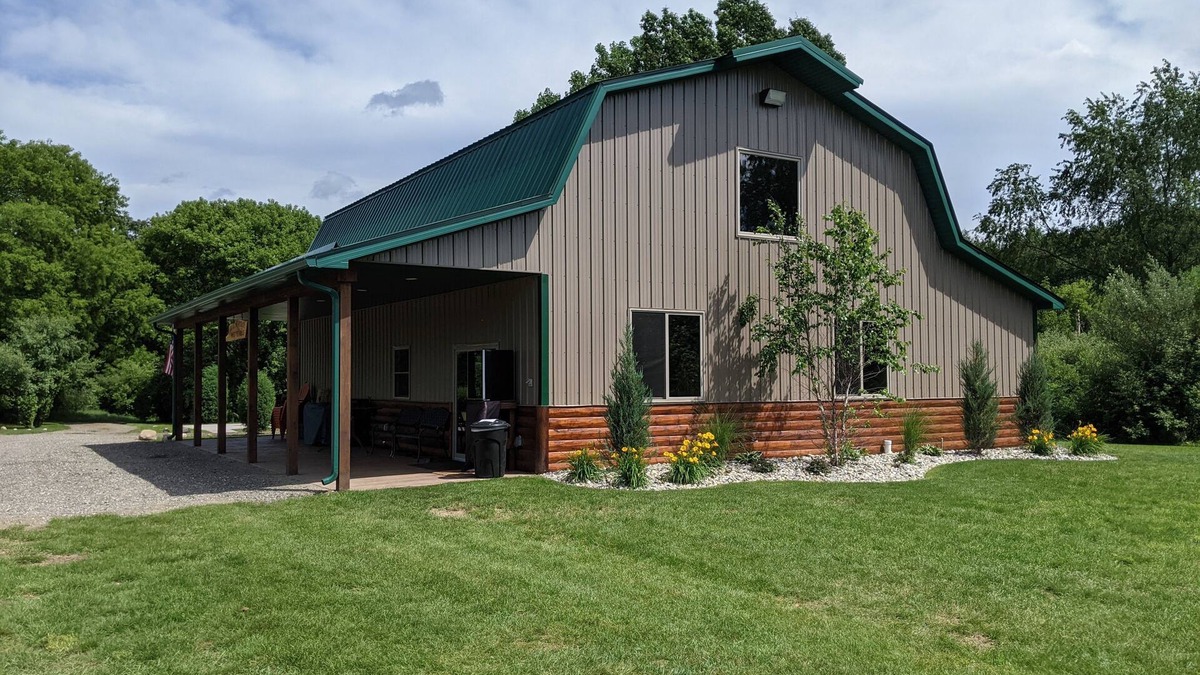 Montrose Township House | Extraordinary Private 4 Bedroom 2 Bath Lodge