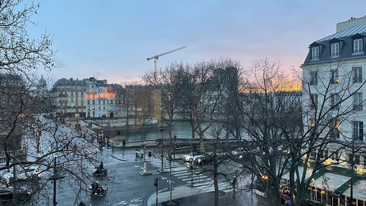 Marais Apartment | Extremely rare 3-bedroom apartment on the Seine