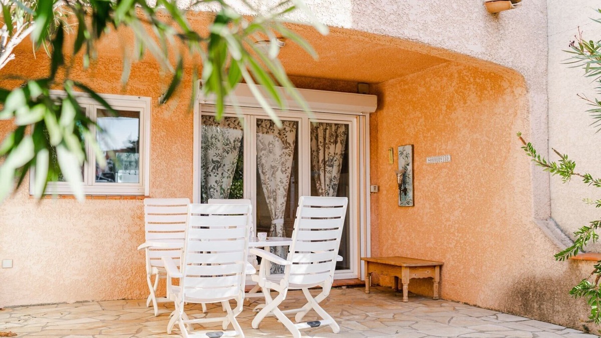 Foulquines House | F 128 Wonderful house with big terrace and winter garden