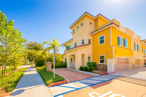Southwest Anaheim House | F-56 Winnie the Poohs Treehouse