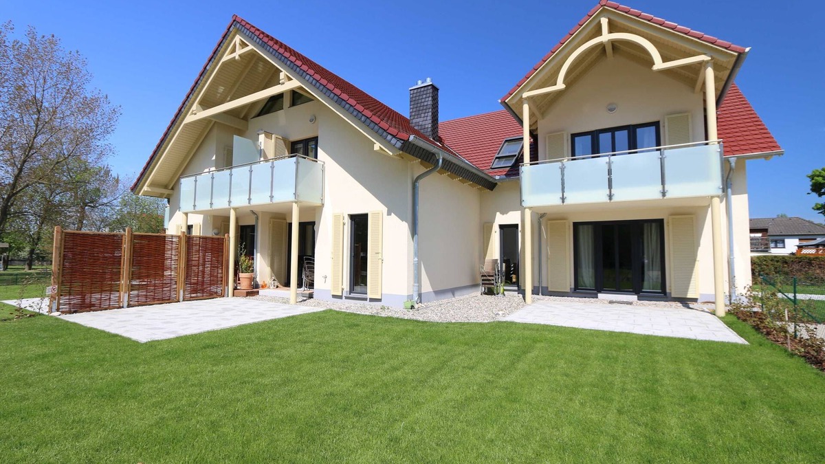 Thiessow Apartment | F: House Sterntaucher Whg 05 with fireplace & balcony - Haus Sterntaucher Whg 05 mit