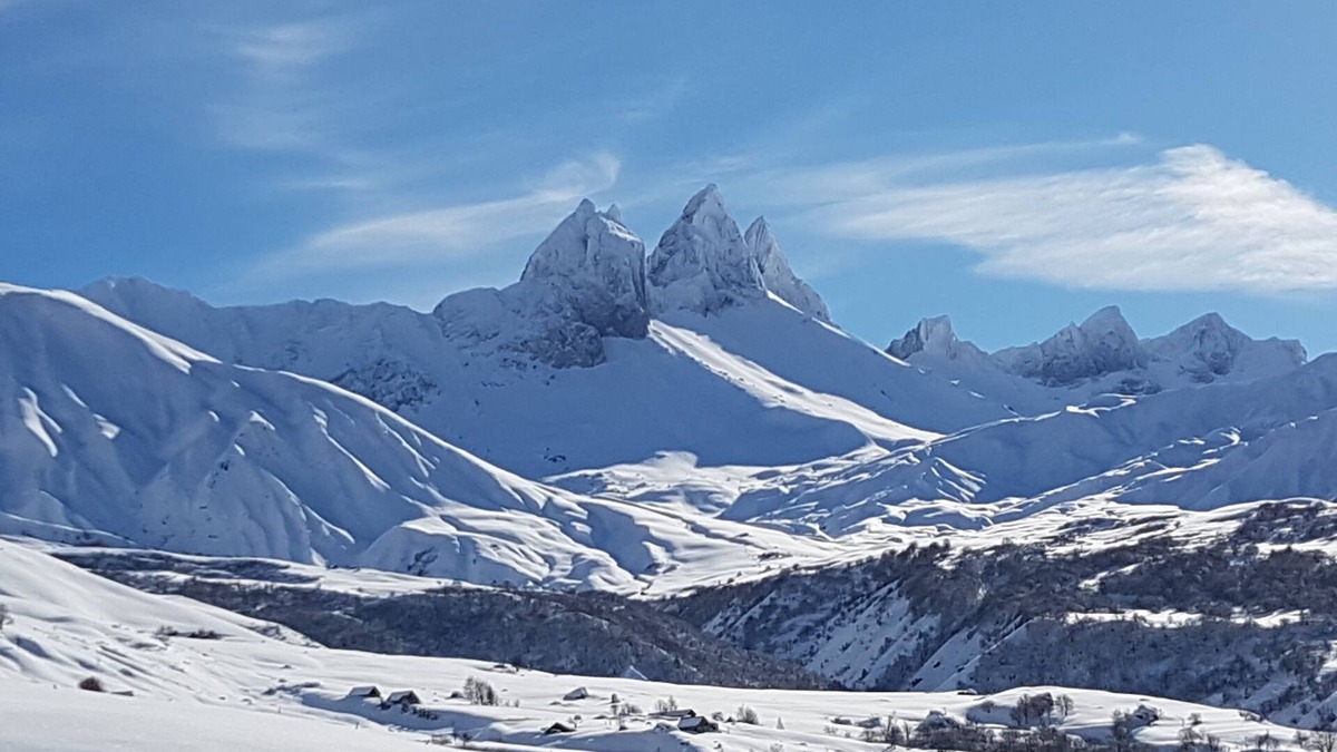 Albiez-Montrond Apartment | F1 mezzanine 5 people maximum - Bright - View of the Aiguilles d'Arves mountains