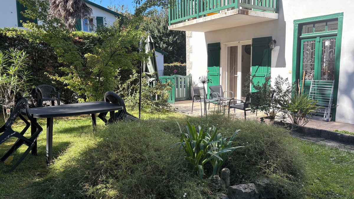 Cambo-les-Bains Apartment | F3 apartment near the center with private garden