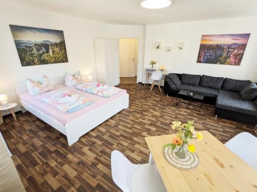 Sebnitz Apartment | F3 Urlaubsmagie - Pool, Garten & Terrasse - 4P