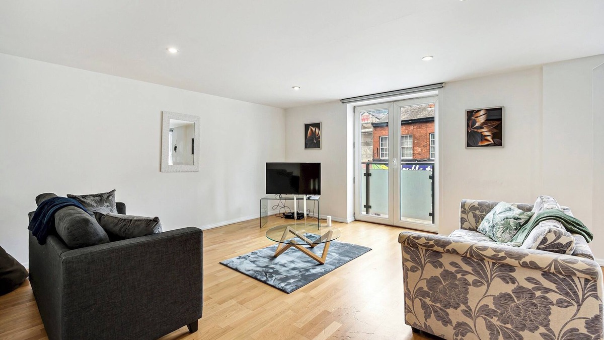 Trafford Apartment | Fab 2 bed | Central Altrincham | Pass the Keys | Pass the Keys