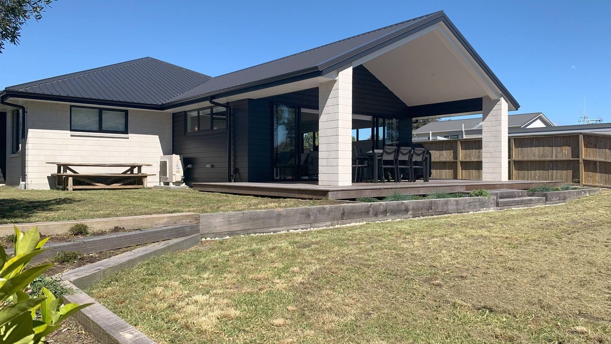 Richmond Downs House | Fab Family Getaway - Waihi Beach Holiday Home