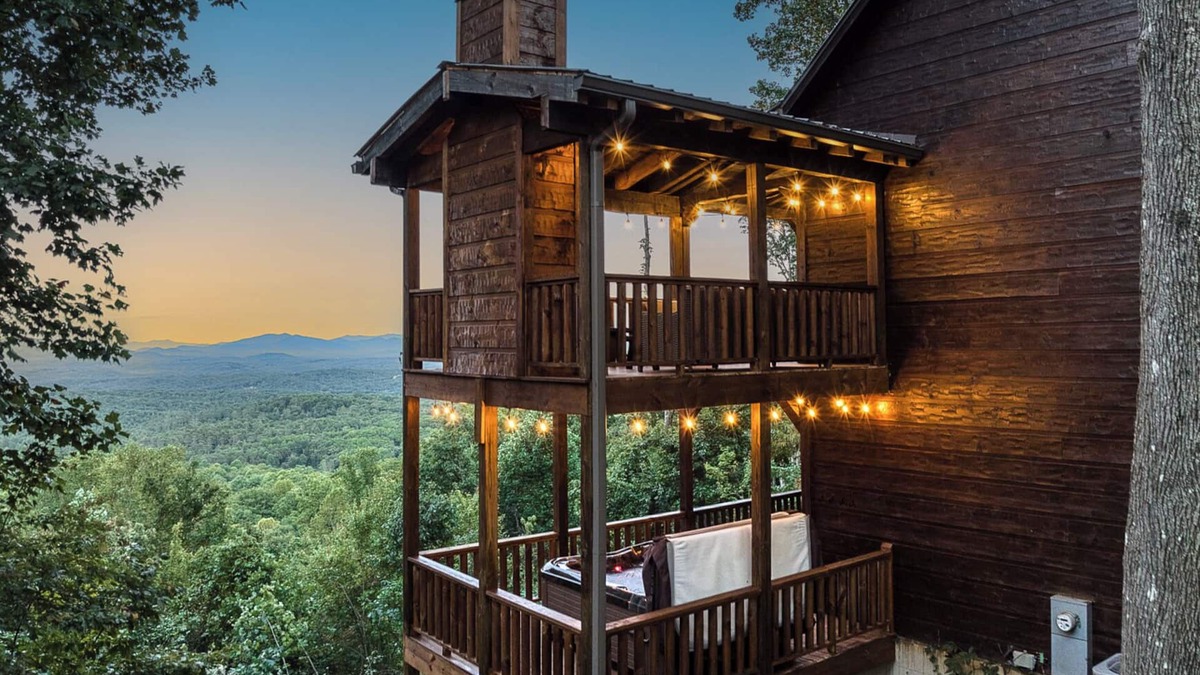 Natures Courtyard Cabin | Fab-VIEW-lous 4-bdrm cabin w/Hottub, LUX theater, outdoor fireplace & firepit