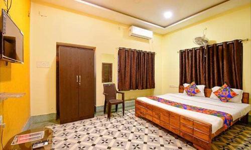 Kolkata Hotel | FabExpress Golden Imperial - Nr Gariyahat Market
