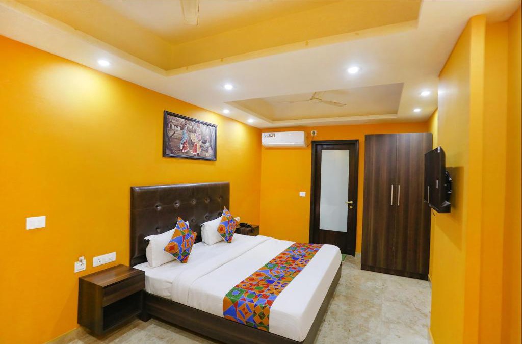 Dwarka Hotel | FabExpress Taj Home Stay