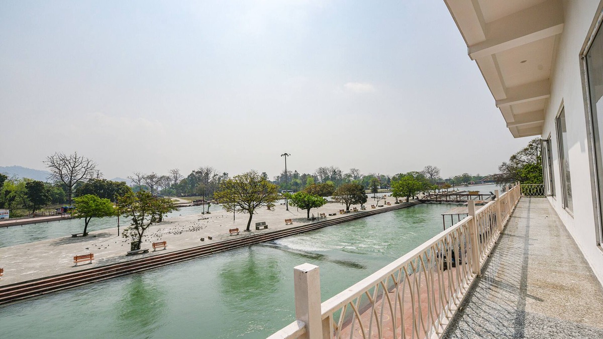 Mayapur Hotel | Fabhotel Jaswinder Bhawan