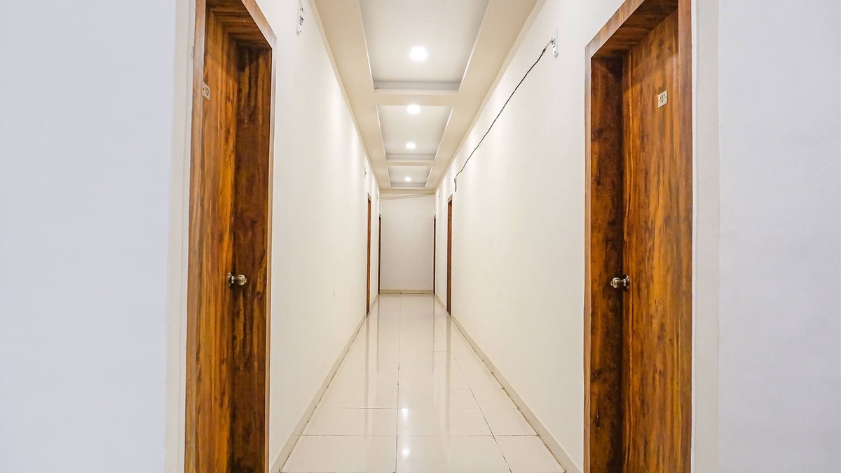 Pune Hotel | FabHotel Krishna Executive