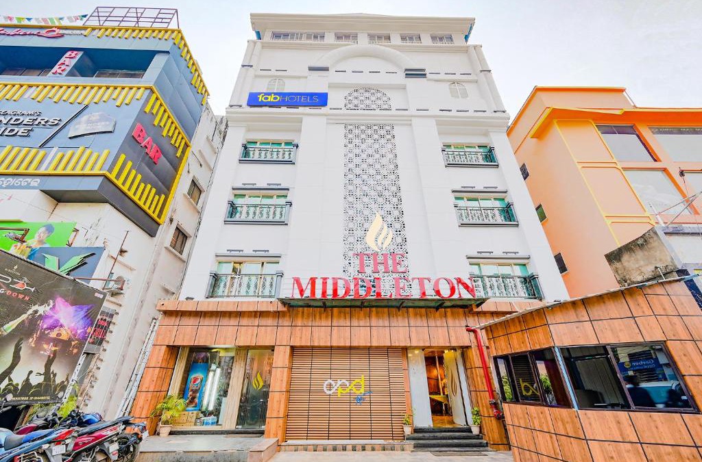 Bhubaneshwar Hotel | FabHotel Prime Middleton - Nr Niladri Vihar Square