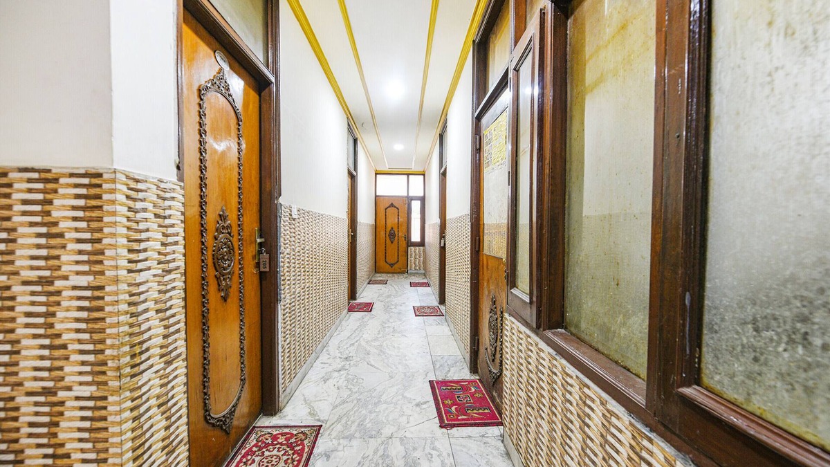 Sector 22 Hotel | Fabhotel Royal Inn