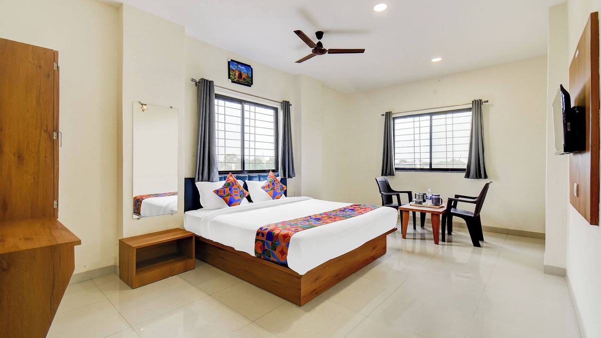 Koregaon Hotel | Fabhotel Sai Charan