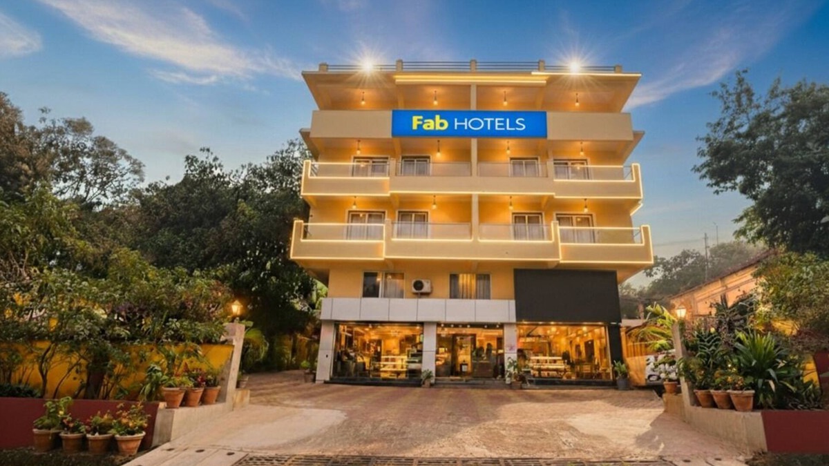 Nerul Hotel | Fabhotel Sai Swastik Nr. Candolim Beach