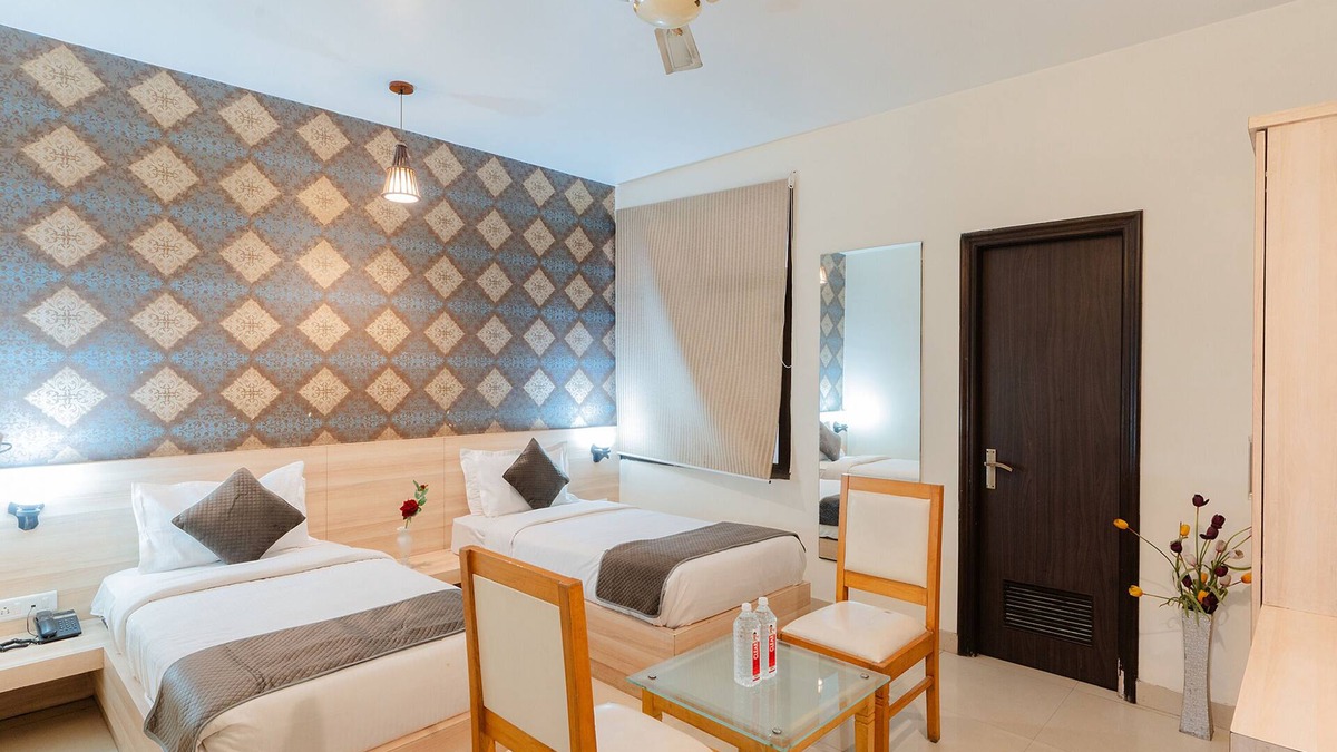 Malviya Nagar Hotel | Fabhotel Signature Inn