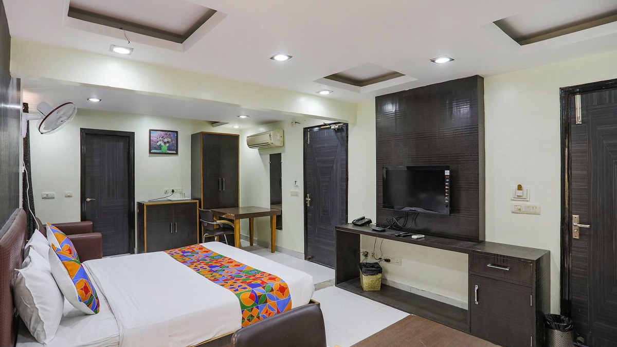 Patel Nagar Hotel | Fabhotel Trio Continental