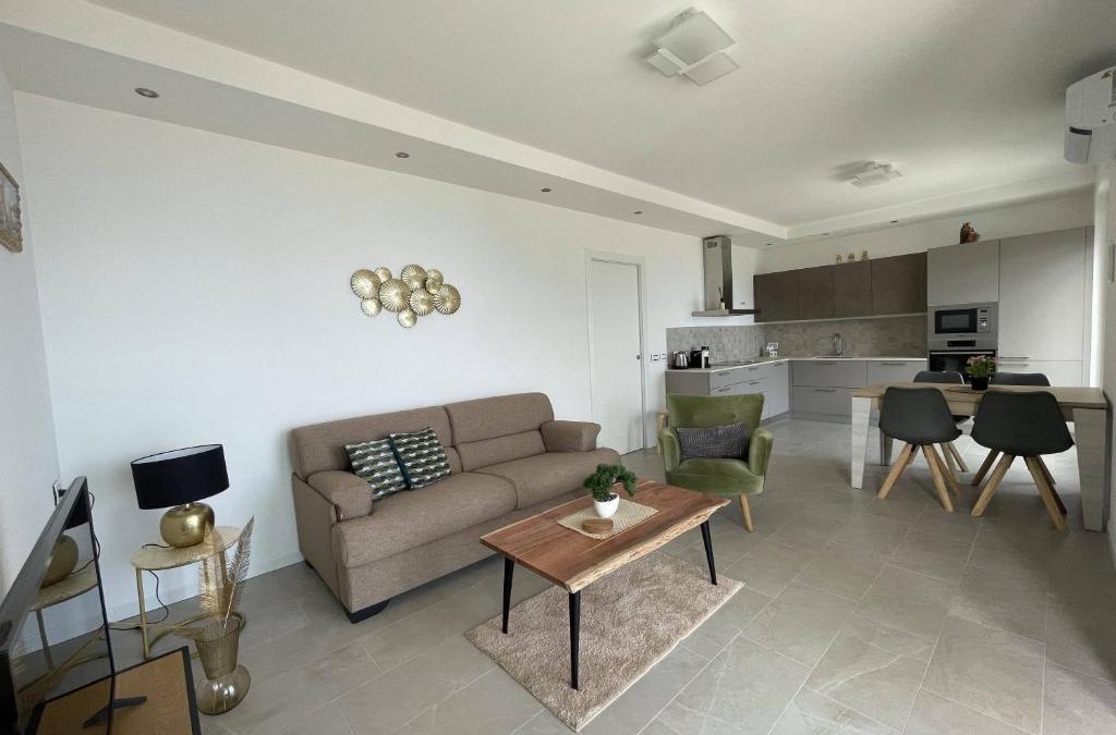 Solto Collina Apartment | Fabula Home Rental - Wonder House