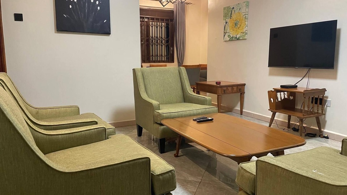 Central Kampala Apartment | Fabulous 2-BR/2BR, Fully furnished gated apartment. 1 mile fromThe Acacia Mall