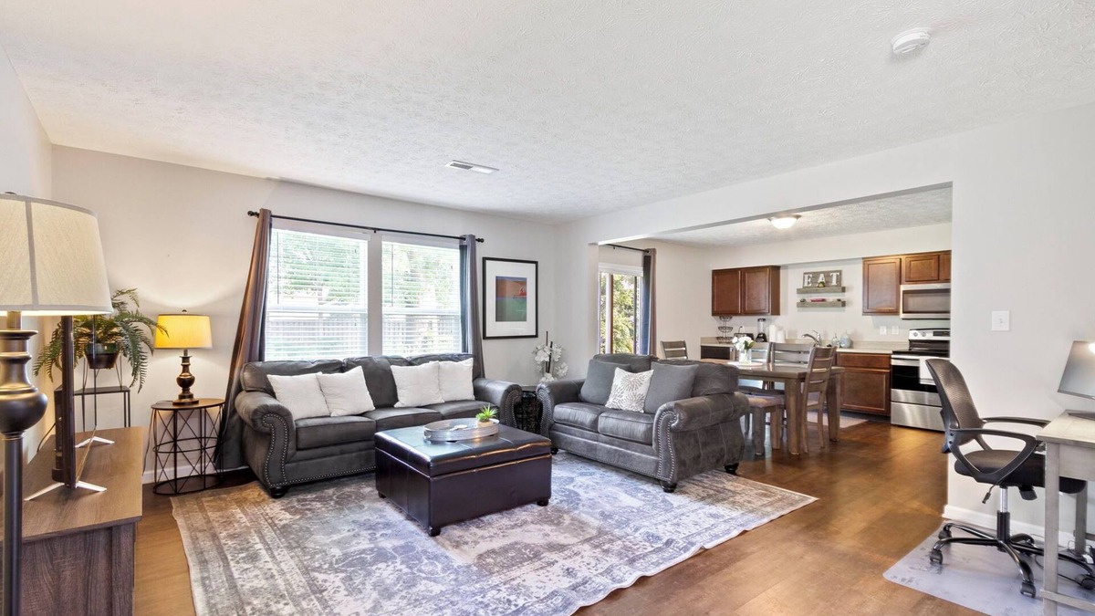 Wayne House | Fabulous 4 Bed/2.5 Bath - Near Speedway, Sleeps 8