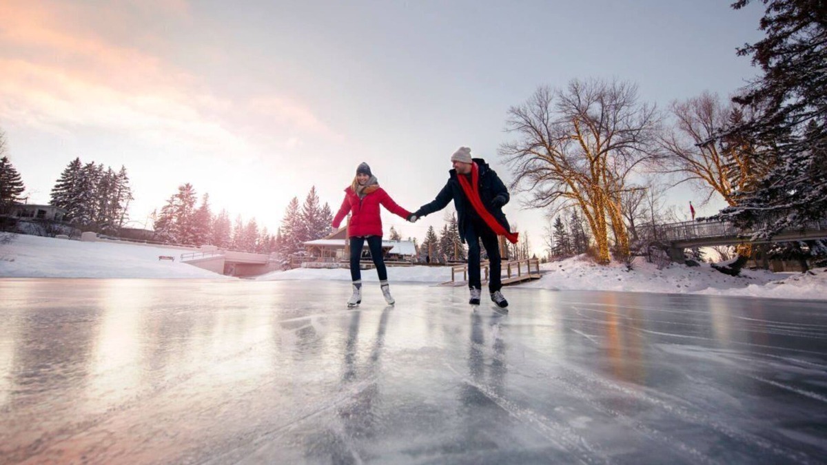 Lagoon City House | Fabulous 4 bedroom Waterfront Property-steps to your rink!