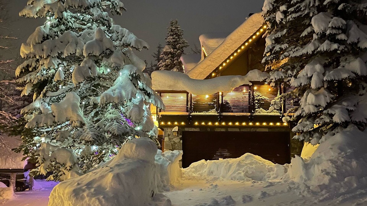 Nordic Estates House | Fabulous 5 bedroom SLOPE-SIDE SKI IN/OUT Creekside, Whistler Newly renovated