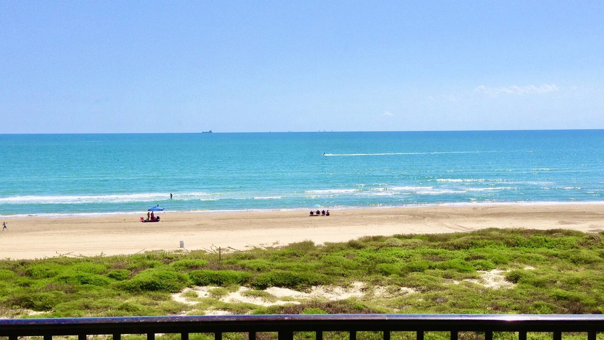 South Padre Island Condo | Fabulous 5th floor beachfront; fully appointed; discount for weekdays & 7 nights