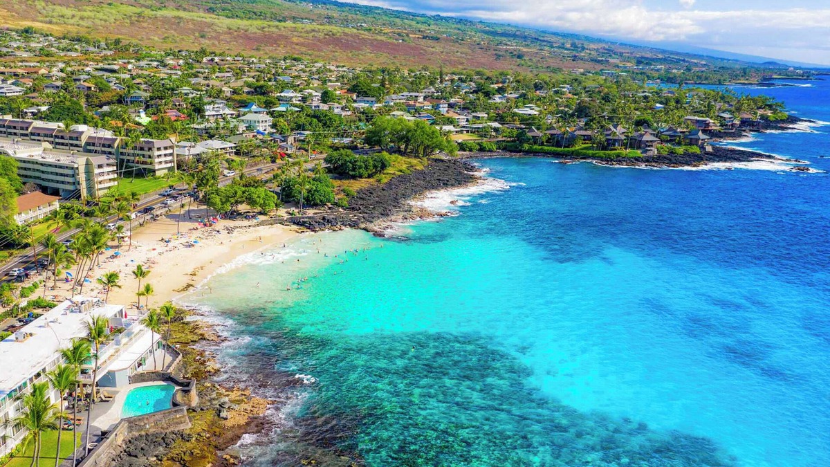 Kahaluu Bay House | Fabulous 7 bedroom for 23 near Magic Sands Beach!