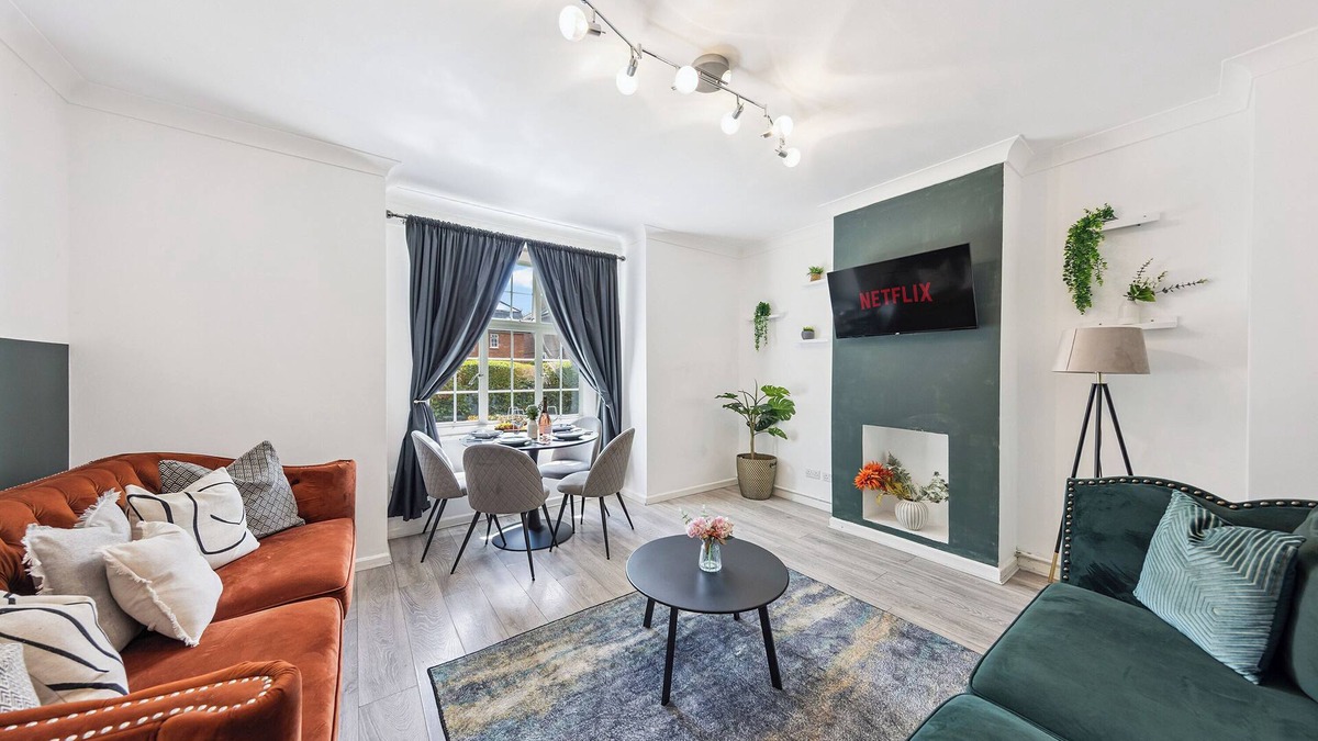 West Putney House | Fabulous and spacious 3-bedroom house with cozy garden