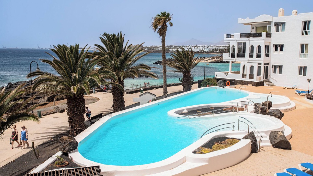 Costa Teguise Condo | Fabulous apartment with stunning Atlantic Ocean views