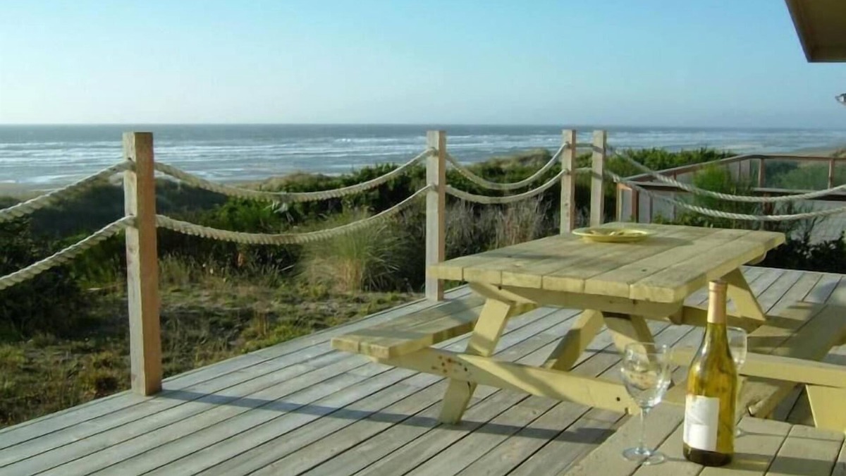 Florence House | fabulous beachfront home, 2 bed, 2 bath, stunning panoramic views - Seaweed