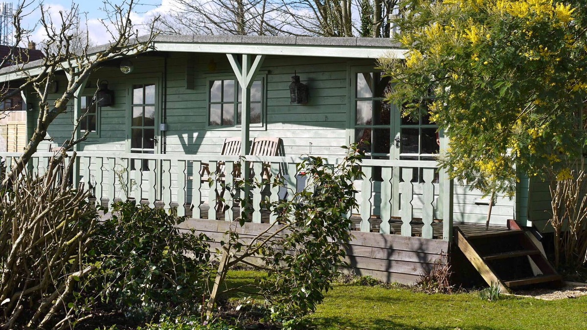 Brading Cabin | Fabulous bed and breakfast lodge with views of the marsh