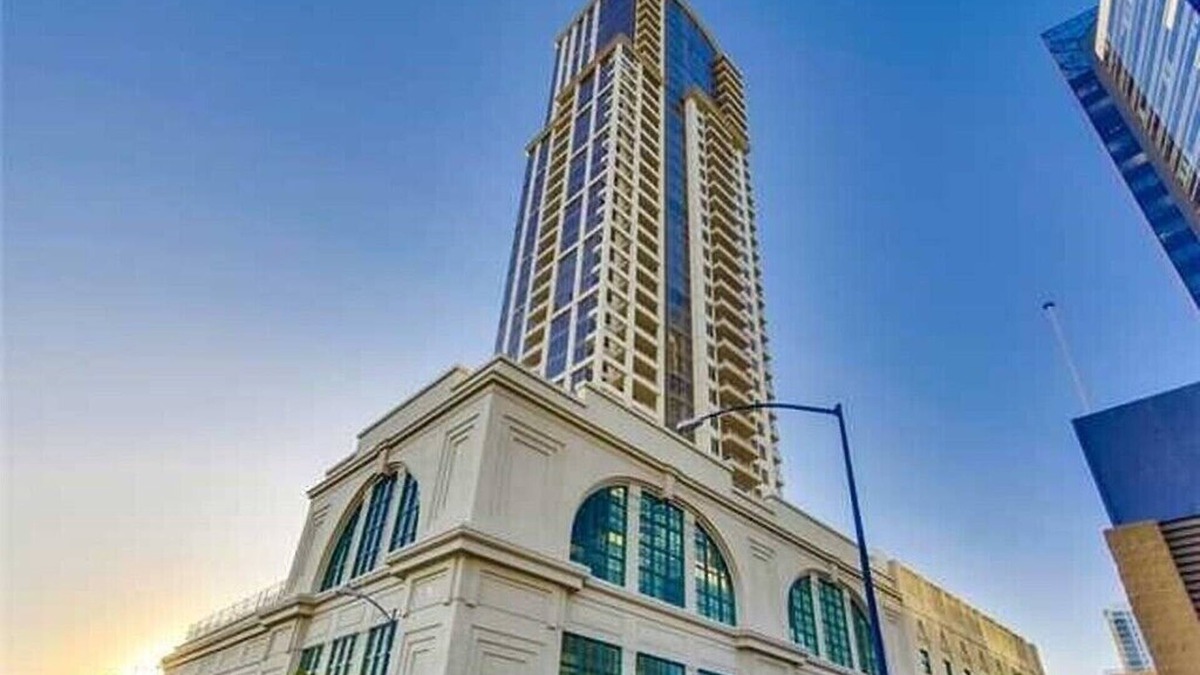 Columbia Condo | Fabulous City and Bay Views-One month minimum