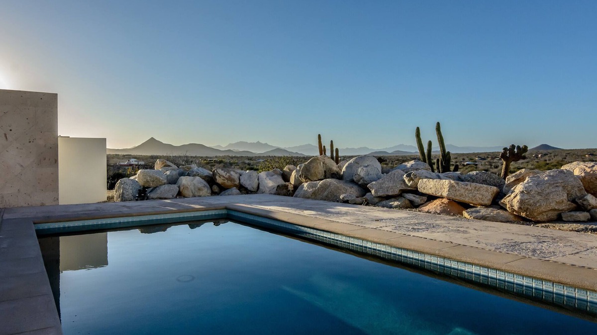 Los Zacatitos House | Fabulous Contemporary Getaway / 360 Degree Views / Beach / Pool