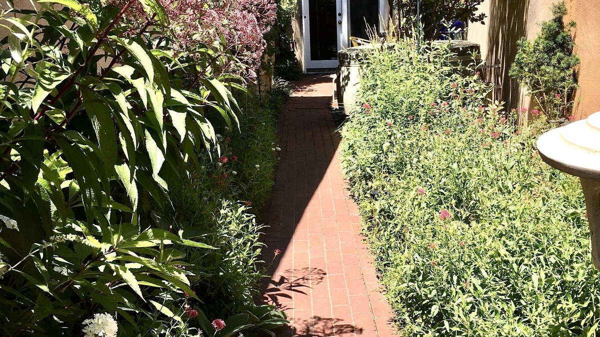 Downtown Santa Fe House | Fabulous Downtown Guesthouse in Historic District, Hot tub! Perfect Location!