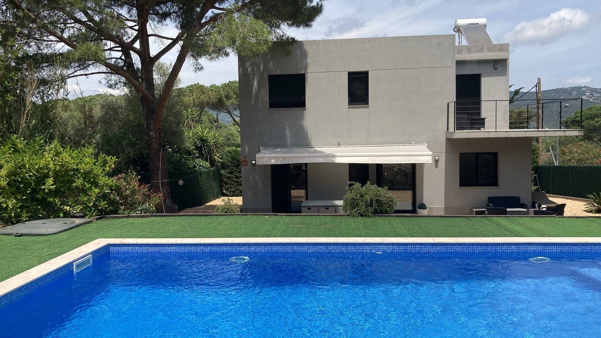 Sant Feliu de Guixols Villa | Fabulous new fully air-conditioned villa with private pool