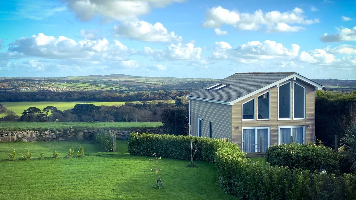 St Ives House | Fabulous hideaway - The Studio, with amazing views, close to St Ives